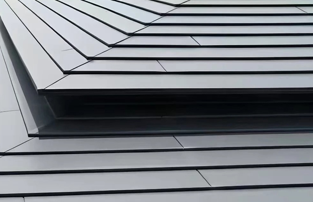  Metalowe panele dachowe na rąbek stojący: koszt, materiały i przewodnik instalacji